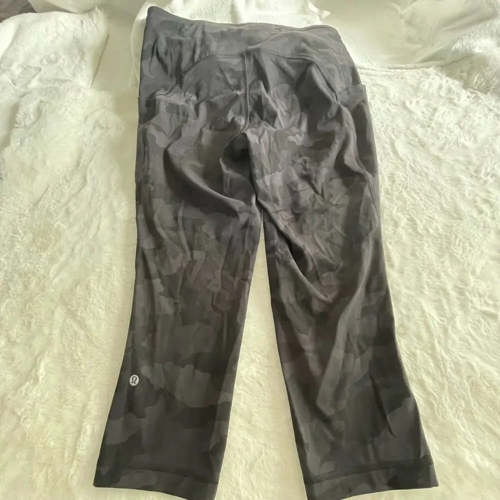 Lululemon Camo Cropped Leggings size 12